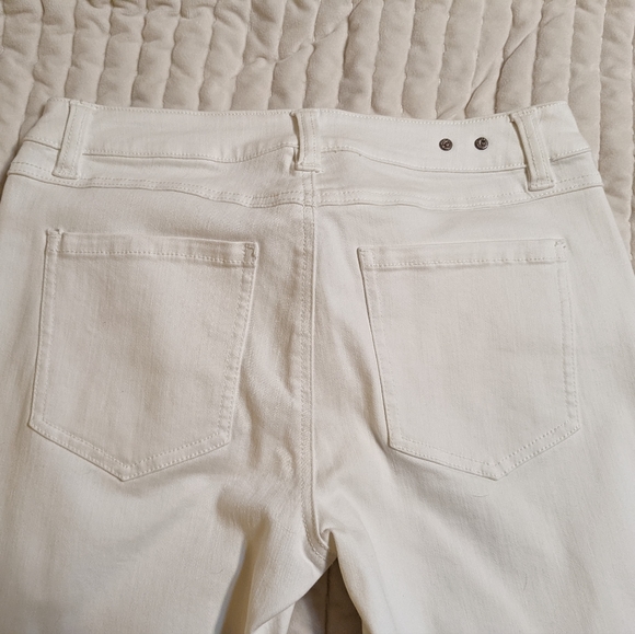 Cabi Size 6 High Slim White jeans distressed ripped look new without tags - Picture 4 of 13